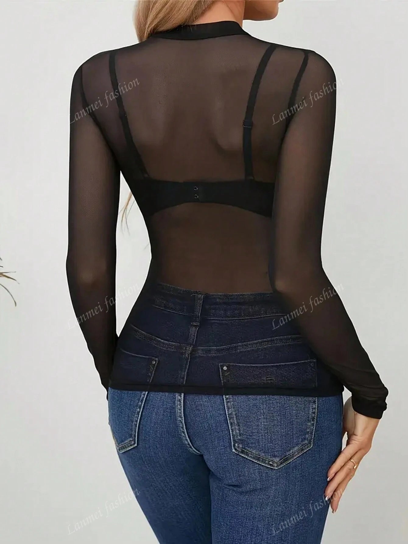 BlackMesh Bold – Camiseta Transparente Y2K