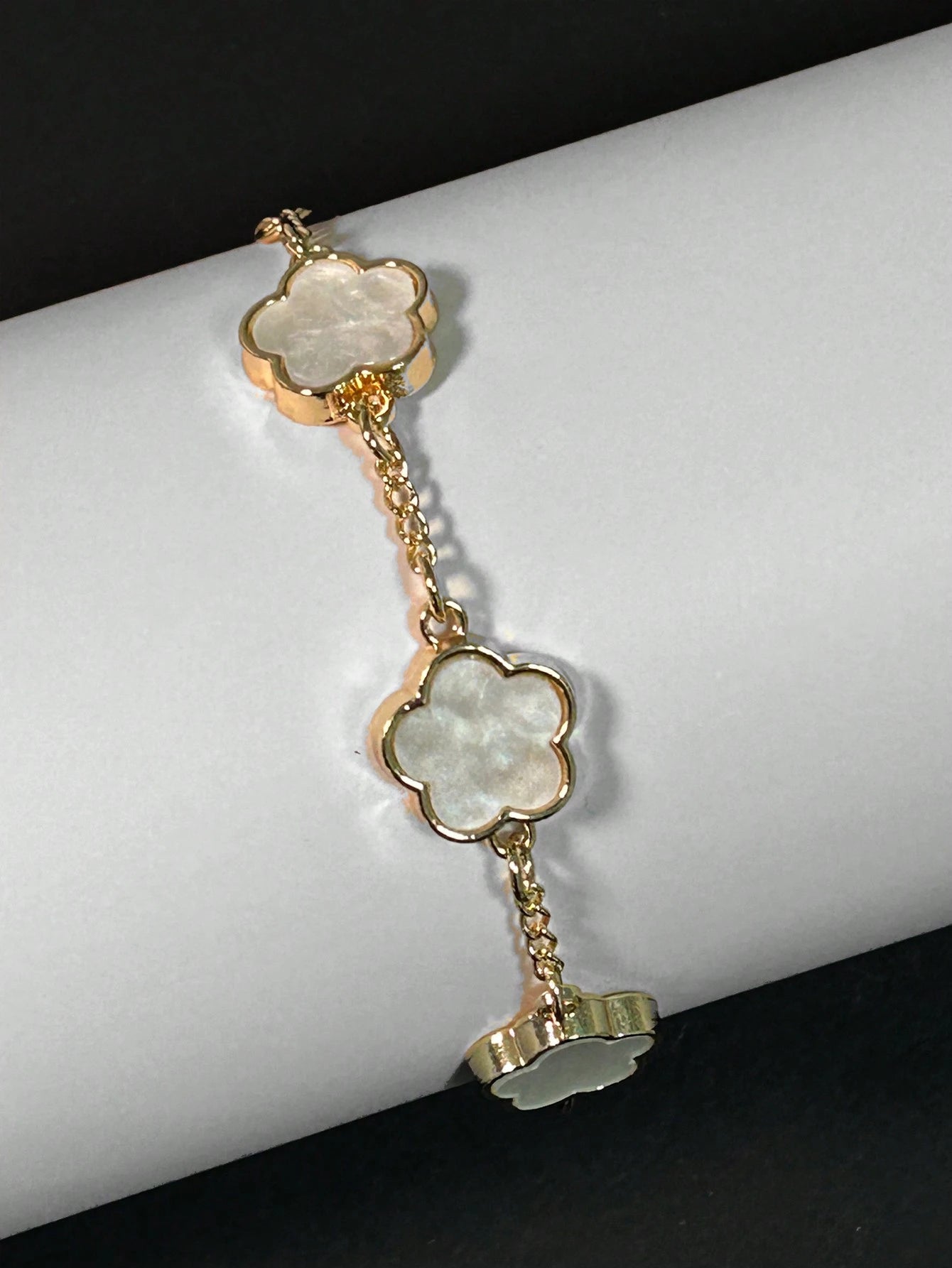 FortuneLink™ – Pulsera de Trébol de Estilo Clásico