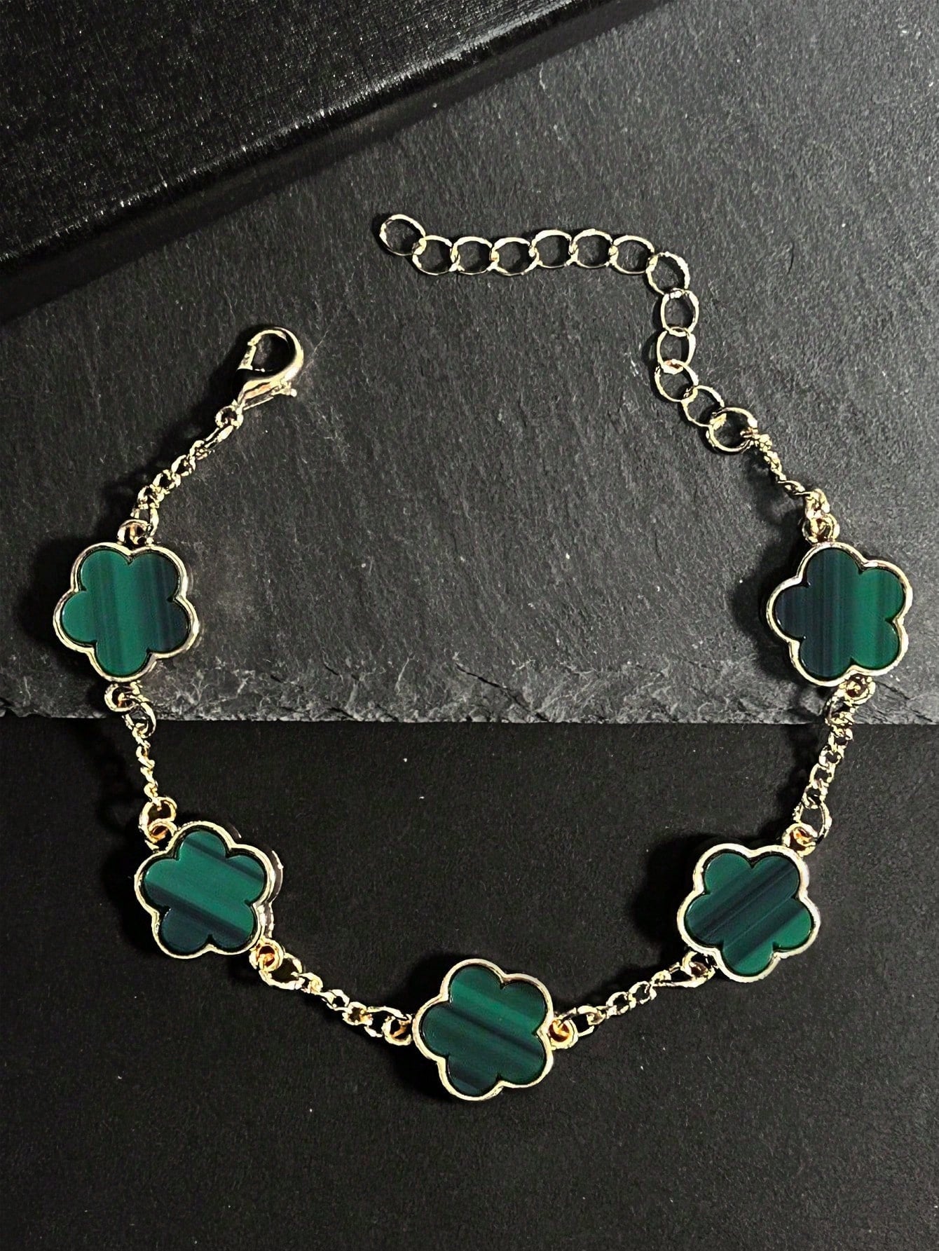 FortuneLink™ – Pulsera de Trébol de Estilo Clásico