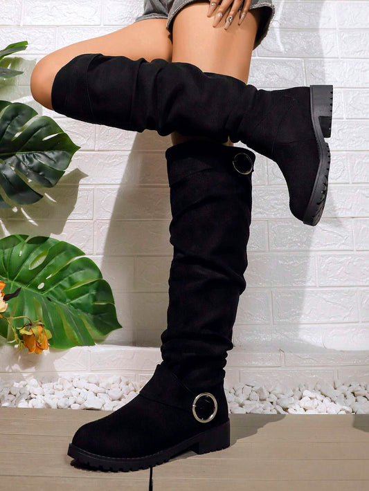Alta Vida – Botas Altas Elegantes con Aro Decorativo