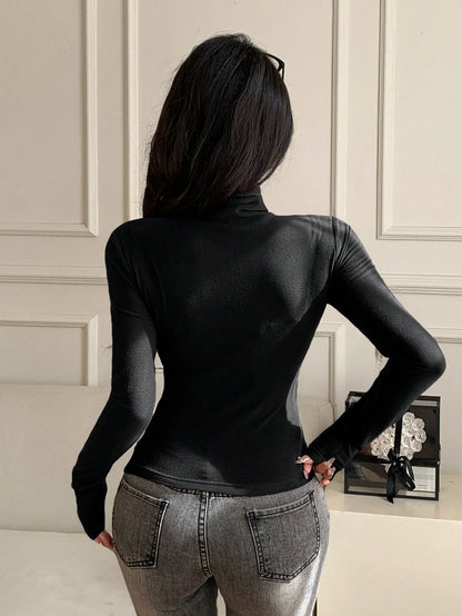 DAZY™ – Polera Básica con Cuello Alto Slim Fit