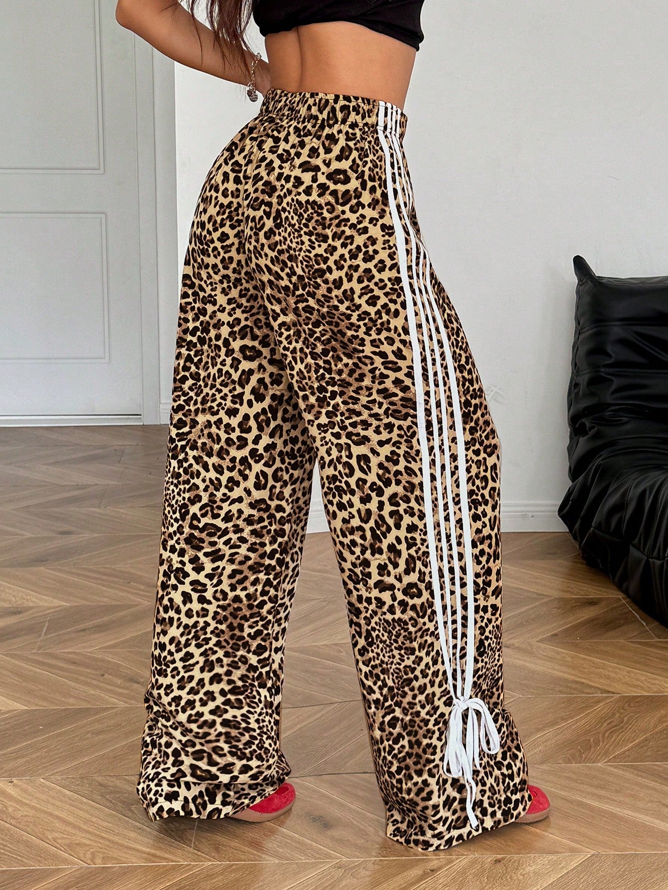 WildStripe™ – Pantalones Leopard Print con Lazo Lateral